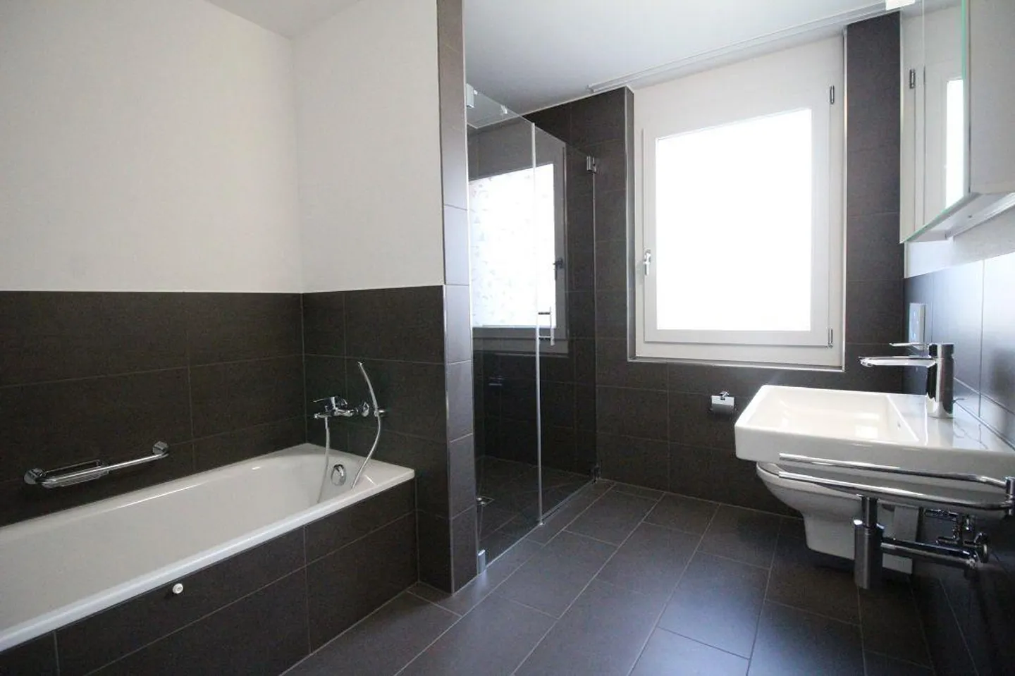 Appartement exclusif et de rêve au rez-de-chaussée dans un standard de propriété - Photo 4 sur 10