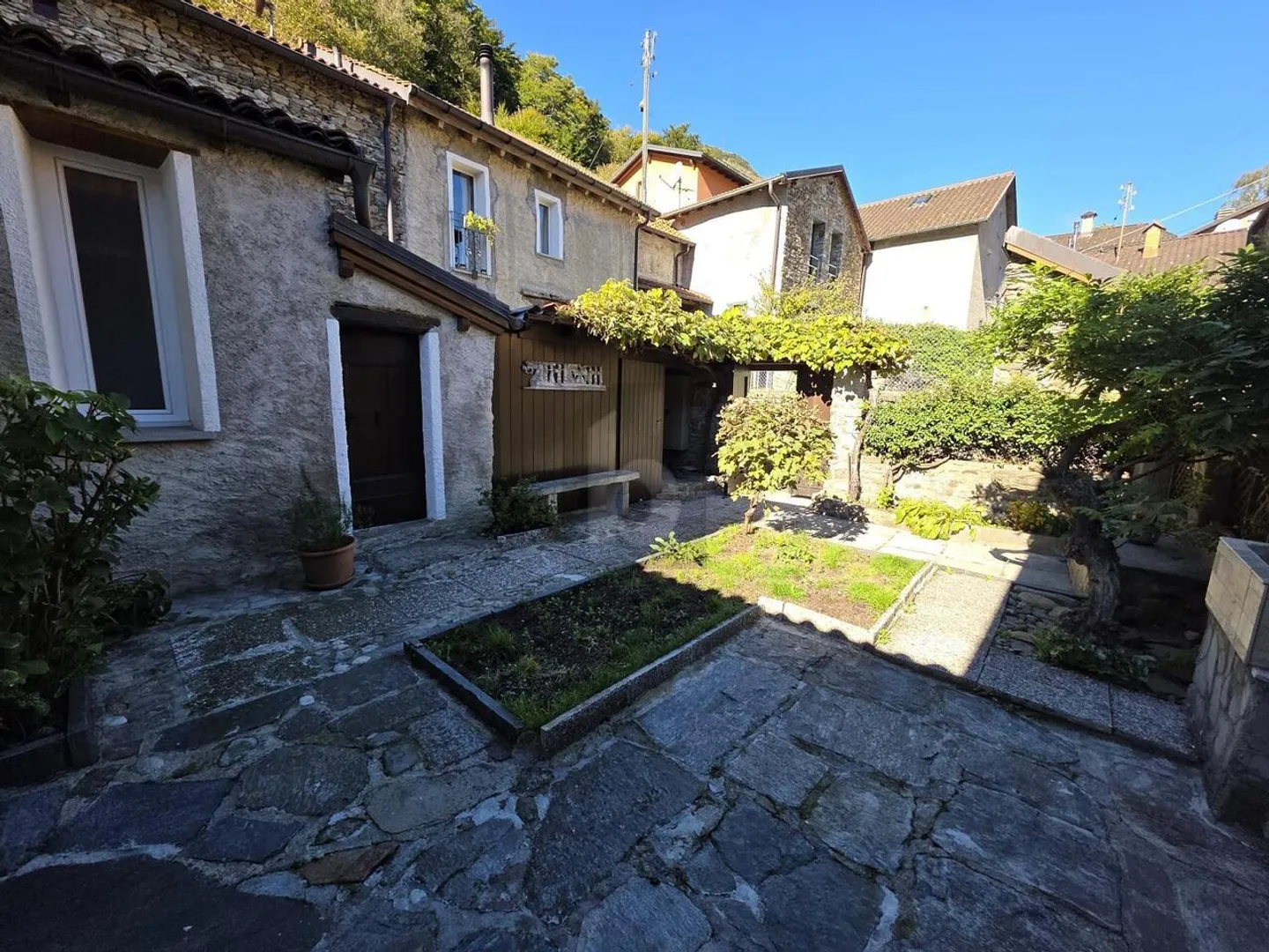 Belle et moderne maison avec jardin - Photo 2 sur 6