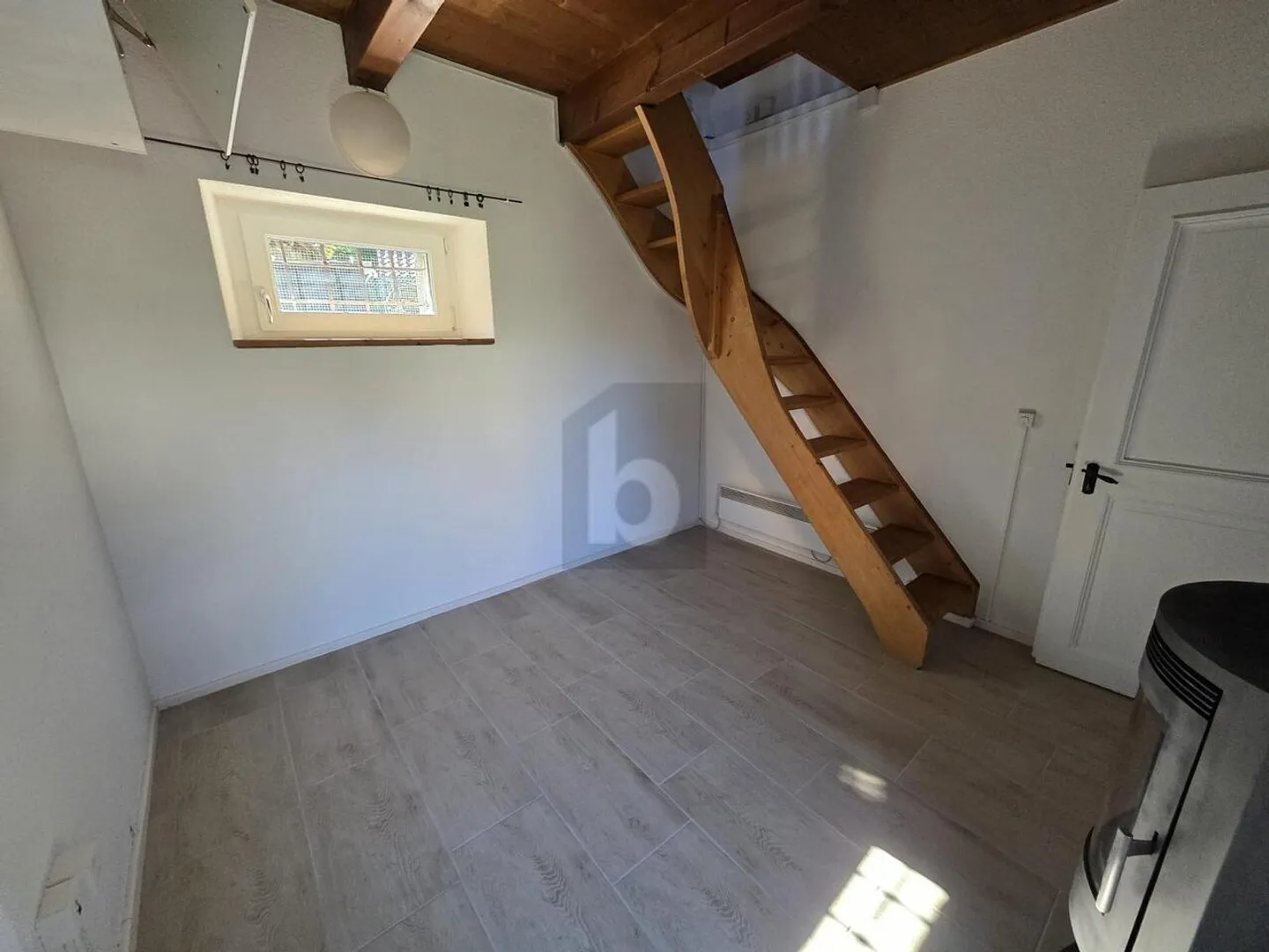 Belle et moderne maison avec jardin - Photo 5 sur 6