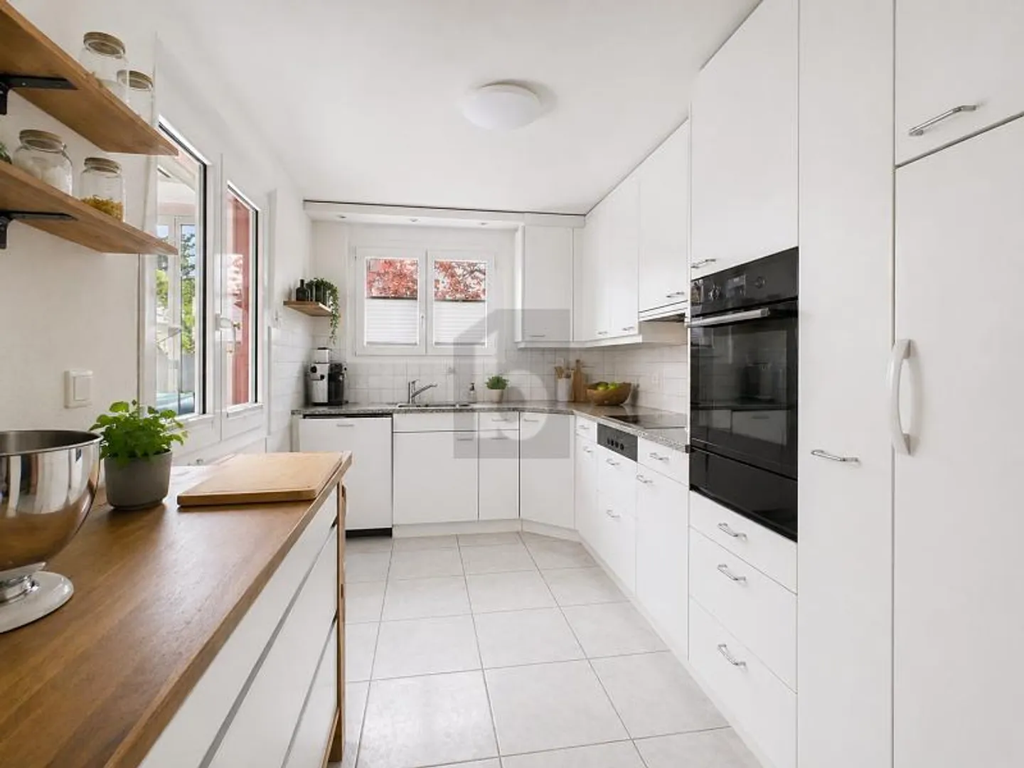 Apartment 4.5 rooms - Photo 2 of 6