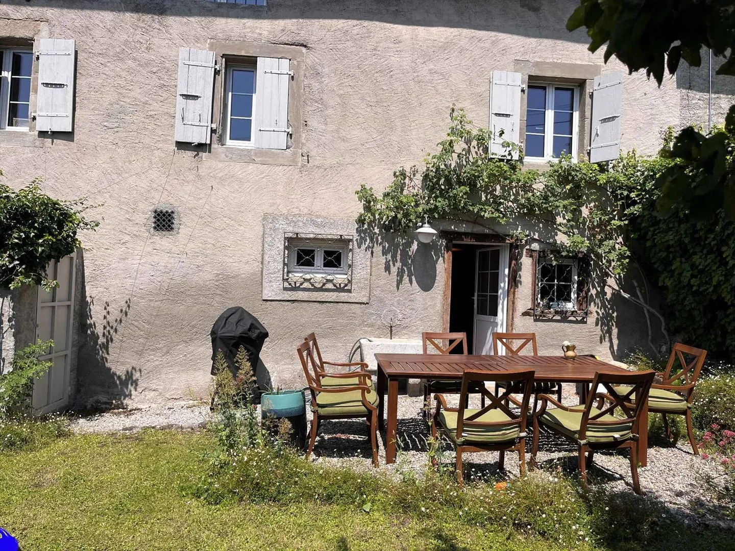 9-room House - Photo 2 of 9