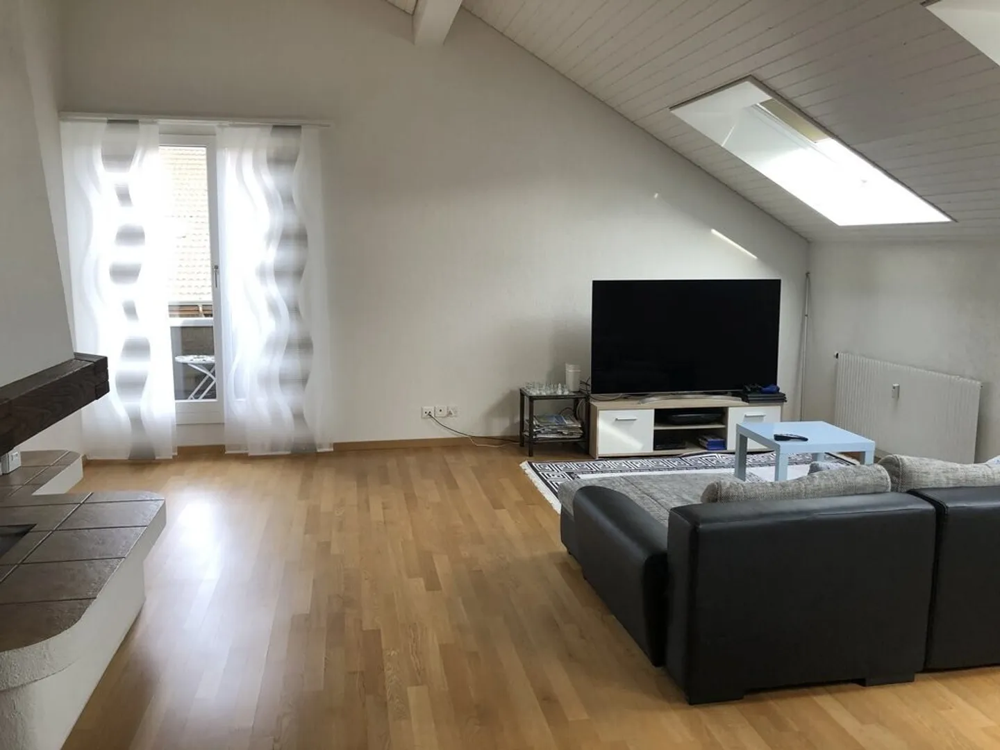 Grosszügige Dachwohnung mit Balkon! - Foto 3 von 9