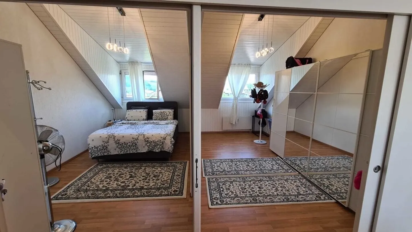 Grosszügige Dachwohnung mit Balkon! - Foto 4 von 9