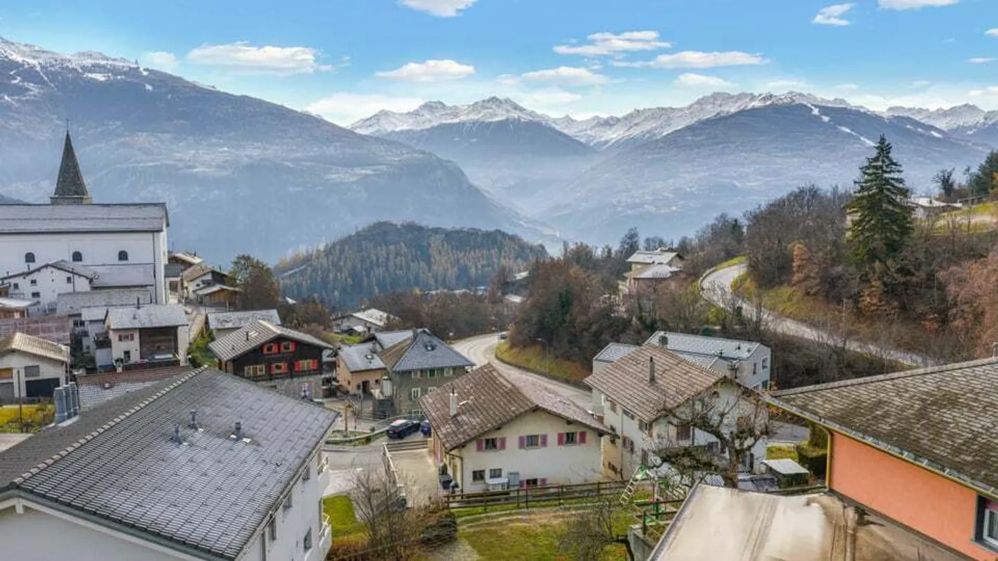 Maison de  6 pièces avec grand espace garage - Photo 3 sur 13