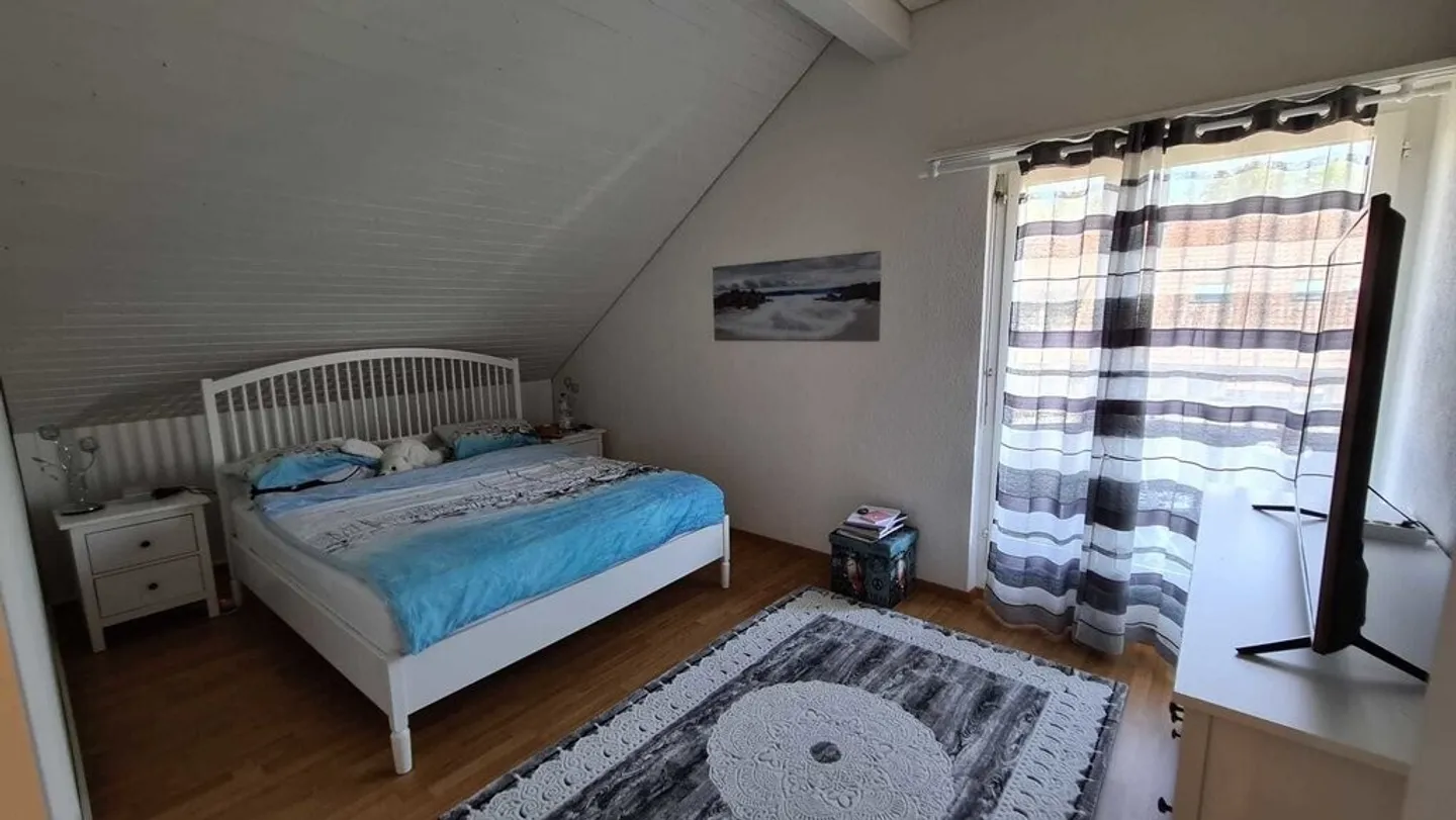 Grosszügige Dachwohnung mit Balkon! - Foto 5 von 9