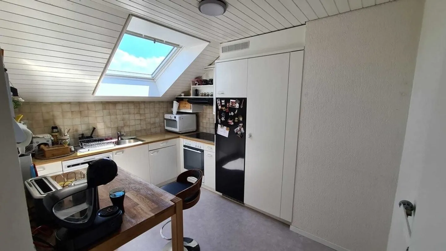 Grosszügige Dachwohnung mit Balkon! - Foto 6 von 9