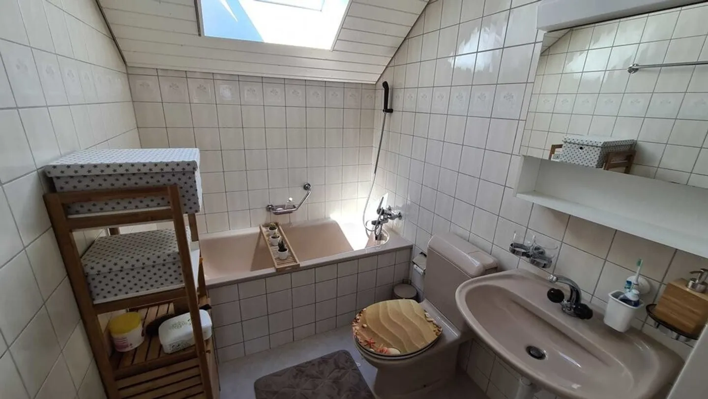 Grosszügige Dachwohnung mit Balkon! - Foto 7 von 9