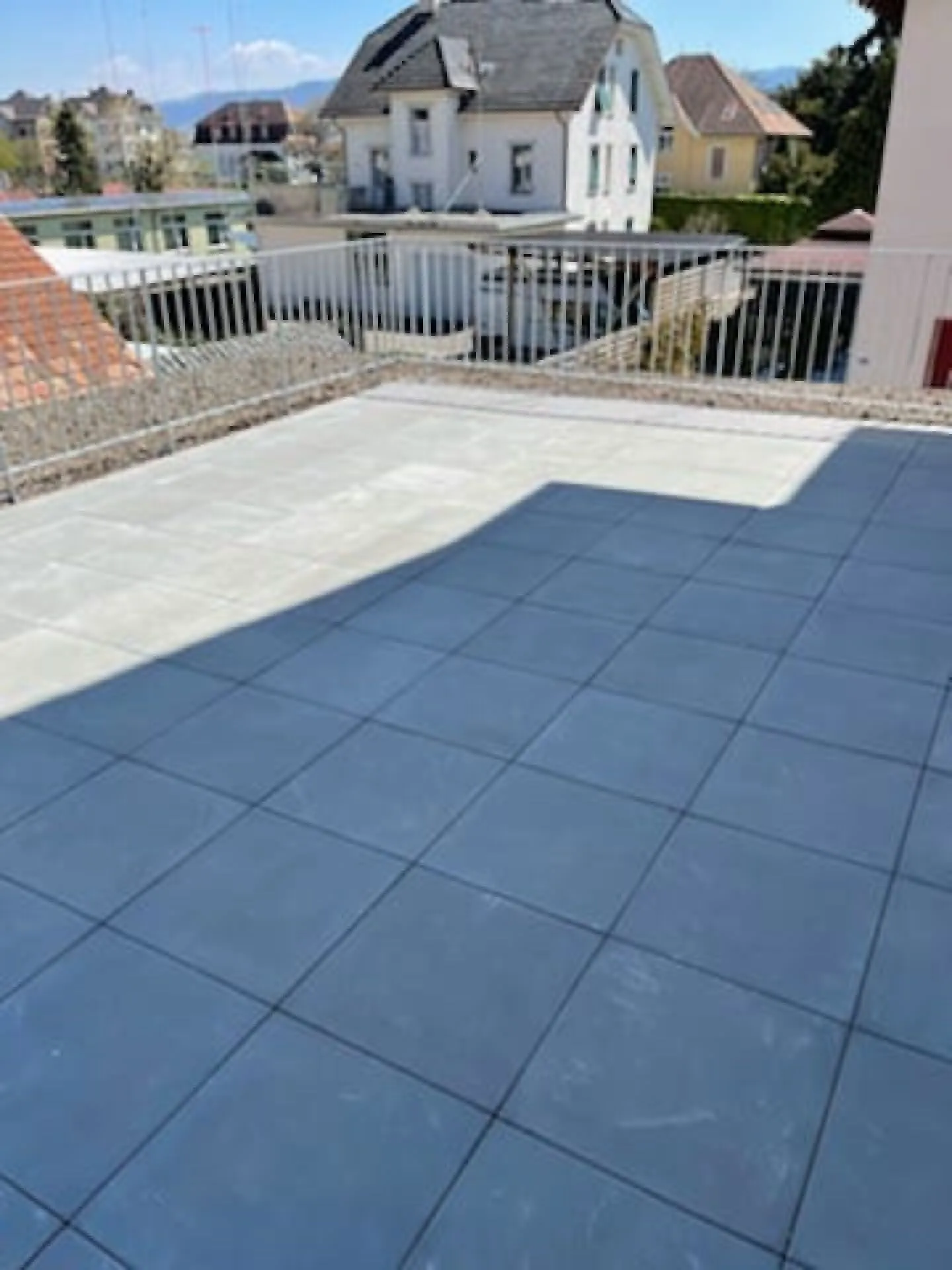Ottimo appartamento con molto spazio e una grande terrazza - Foto 8 di 8