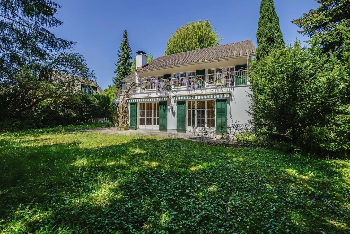 Incantevole casa familiare a Therwil - Foto 1 di 11