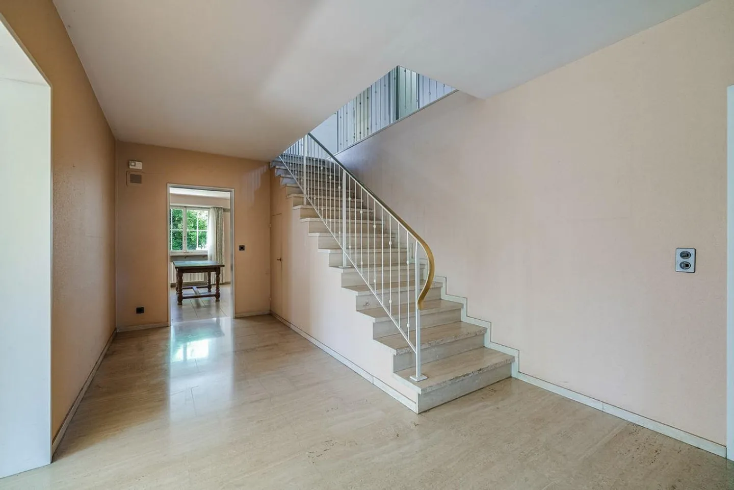 Incantevole casa familiare a Therwil - Foto 3 di 11