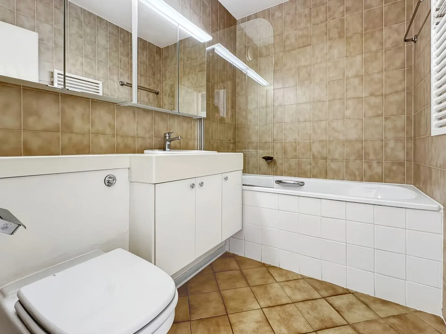 SPACIOUS AND BRIGHT APARTMENT IN THE HEART OF VERSOIX - Photo 8 of 10