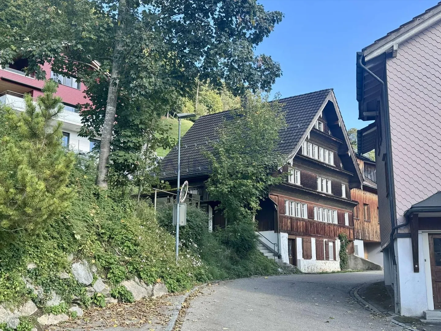 Edificio residenziale con 12 stanze - Foto 3 di 8