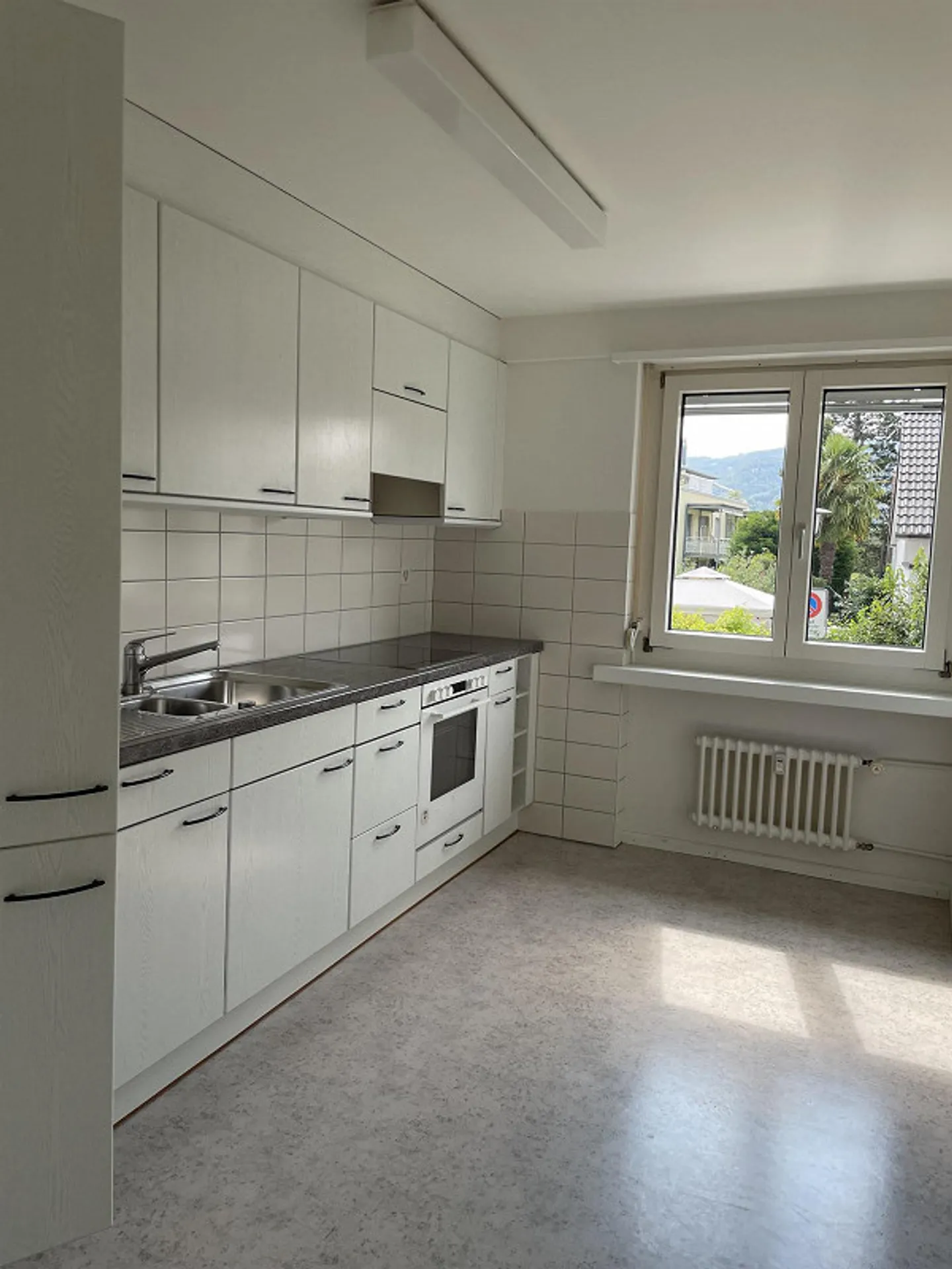 Appartamento di 3 stanze tranquillo con balcone - Foto 2 di 8