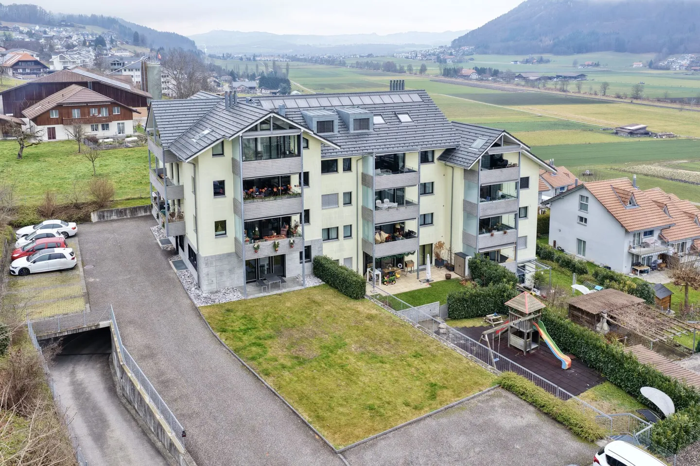 MODERNE UND GEPFLEGTE WOHNUNG MIT ATEMBERAUBENDER BERGSICHT AUF DIE ALPEN - Foto 1 di 7