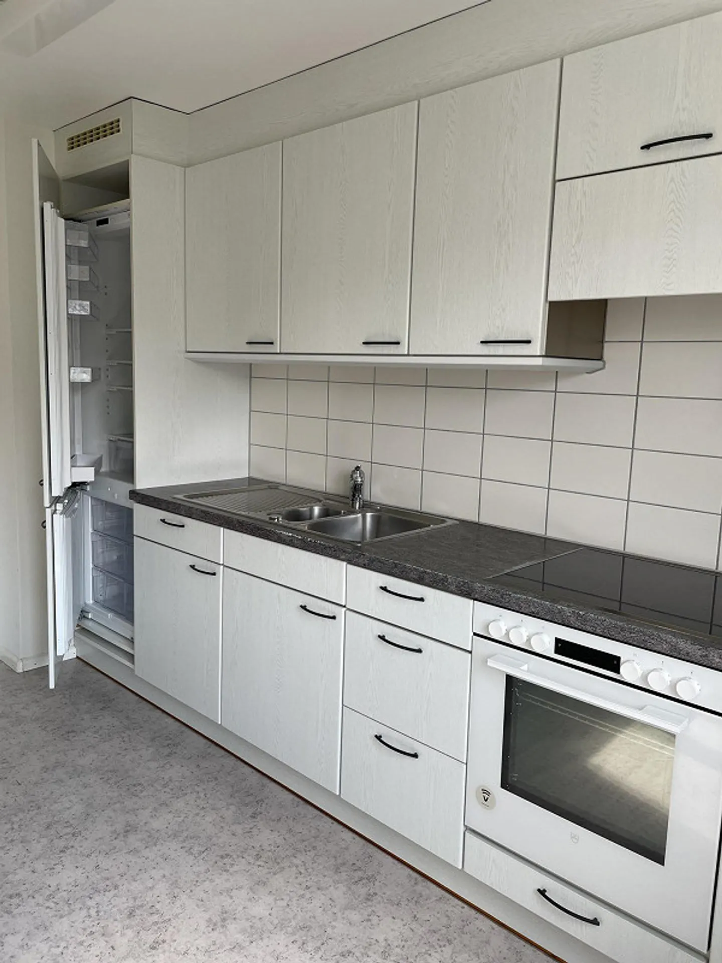 Appartamento di 3 stanze tranquillo con balcone - Foto 3 di 8