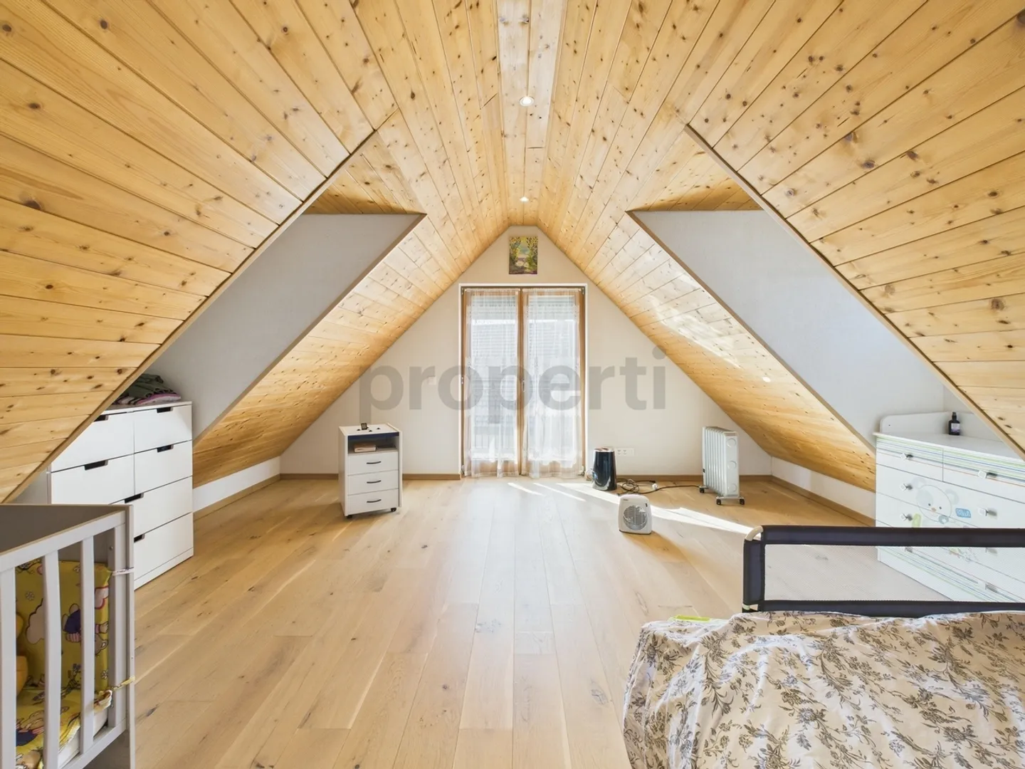 Grosszügige 4.5-Zimmer-Maisonette mit Balkon und hochwertigem Ausbaustandard in Tann - Foto 6 von 10