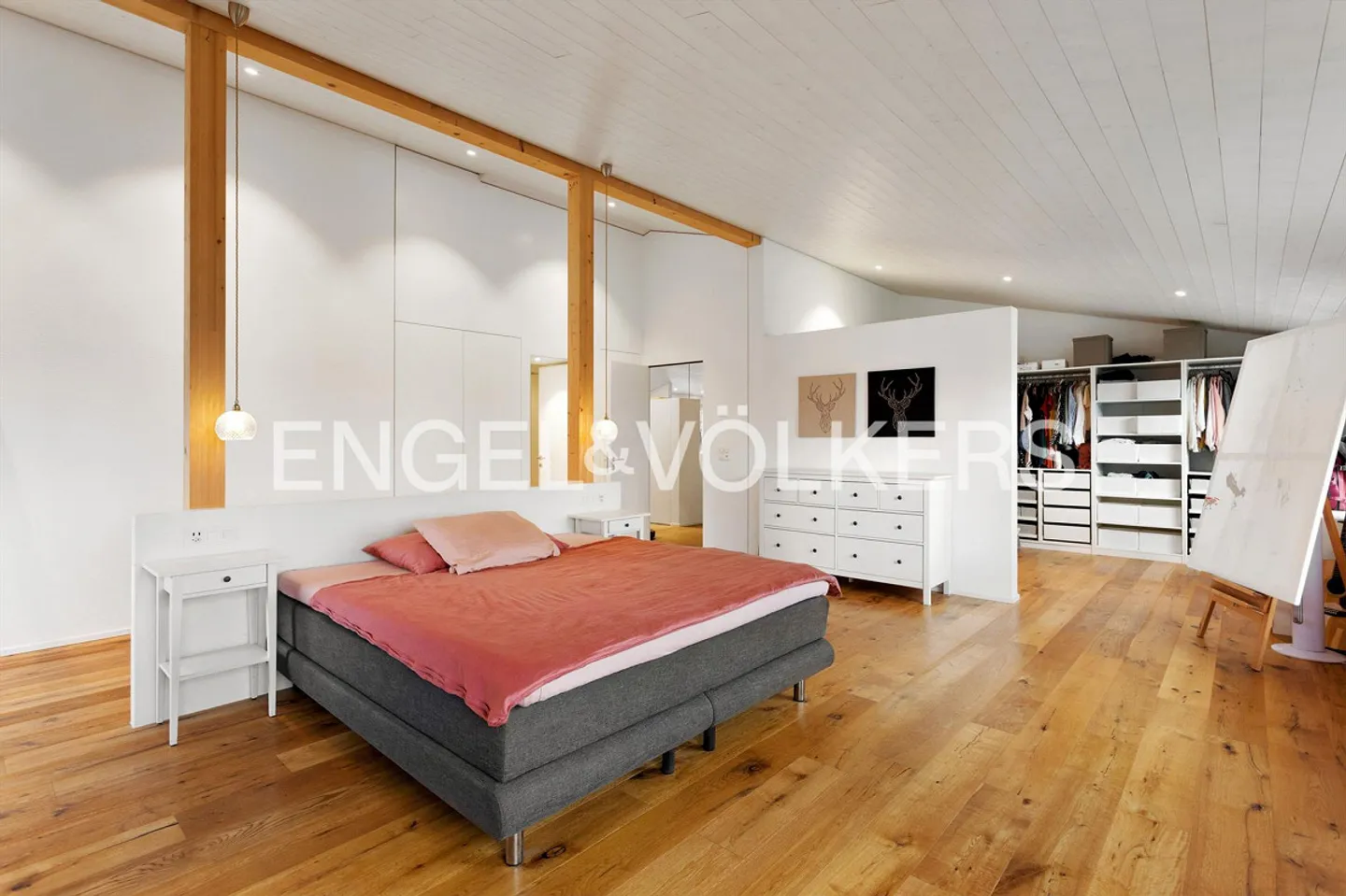 Idyll Meets Elegance: Exclusive Single-Family Home - Photo 4 of 8