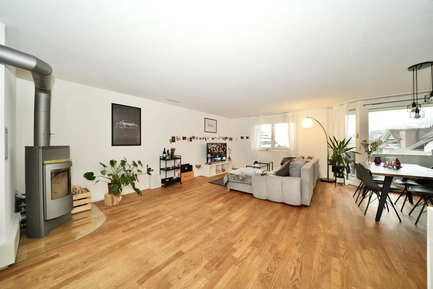 MODERNE UND GEPFLEGTE WOHNUNG MIT ATEMBERAUBENDER BERGSICHT AUF DIE ALPEN - Foto 3 di 7