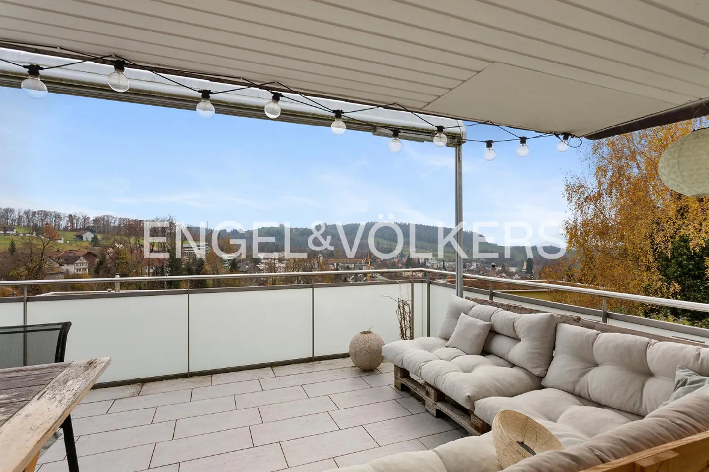 Idyll Meets Elegance: Exclusive Single-Family Home - Photo 5 of 8