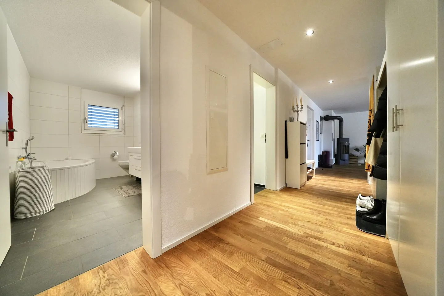 MODERNE UND GEPFLEGTE WOHNUNG MIT ATEMBERAUBENDER BERGSICHT AUF DIE ALPEN - Foto 6 di 7