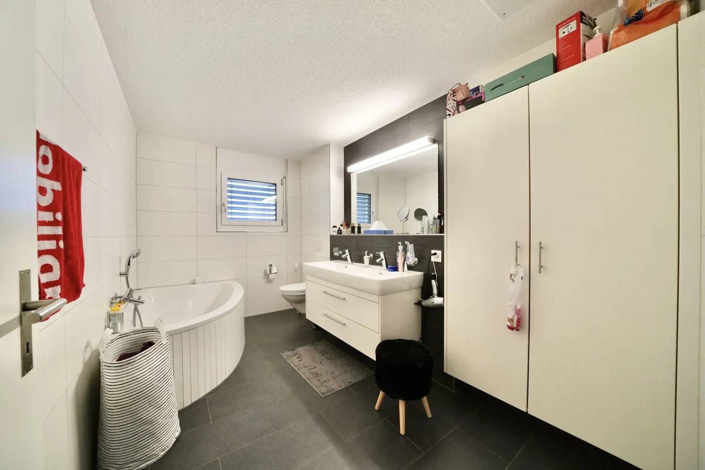 MODERNE UND GEPFLEGTE WOHNUNG MIT ATEMBERAUBENDER BERGSICHT AUF DIE ALPEN - Foto 7 di 7