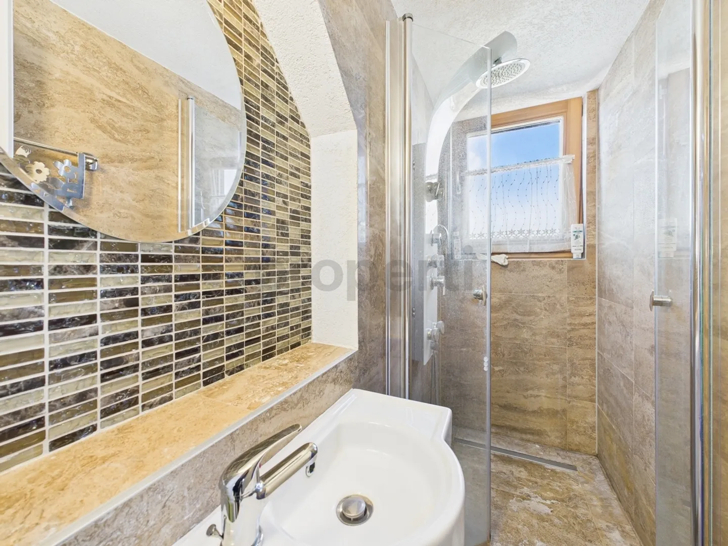 Grosszügige 4.5-Zimmer-Maisonette mit Balkon und hochwertigem Ausbaustandard in Tann - Foto 7 von 10