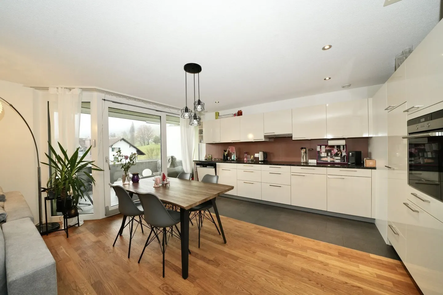 MODERNE UND GEPFLEGTE WOHNUNG MIT ATEMBERAUBENDER BERGSICHT AUF DIE ALPEN - Foto 4 di 7