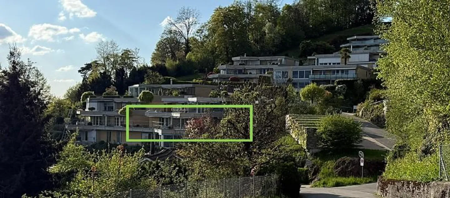 Newly renovated 4.5 room terrace apartment with dream view of lake and mountains - Photo 3 of 4