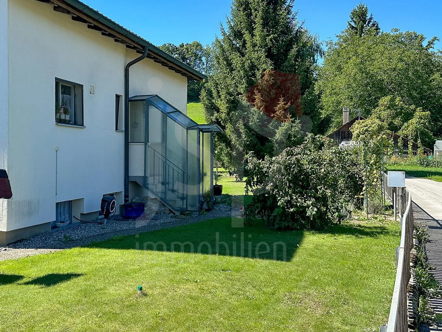 5.5 Zimmer Bungalow mit grossem Grundstück - Foto 4 von 26