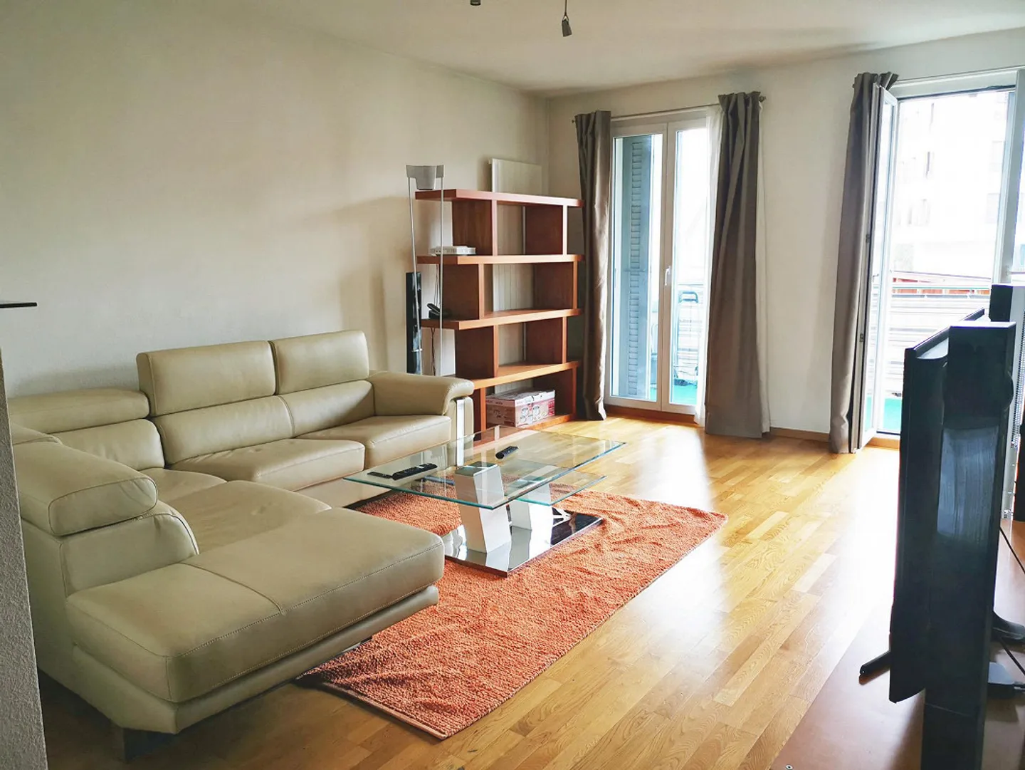 Modern furnished flat 4.5 rooms in Geneva center, easy access to all - Photo 3 of 11