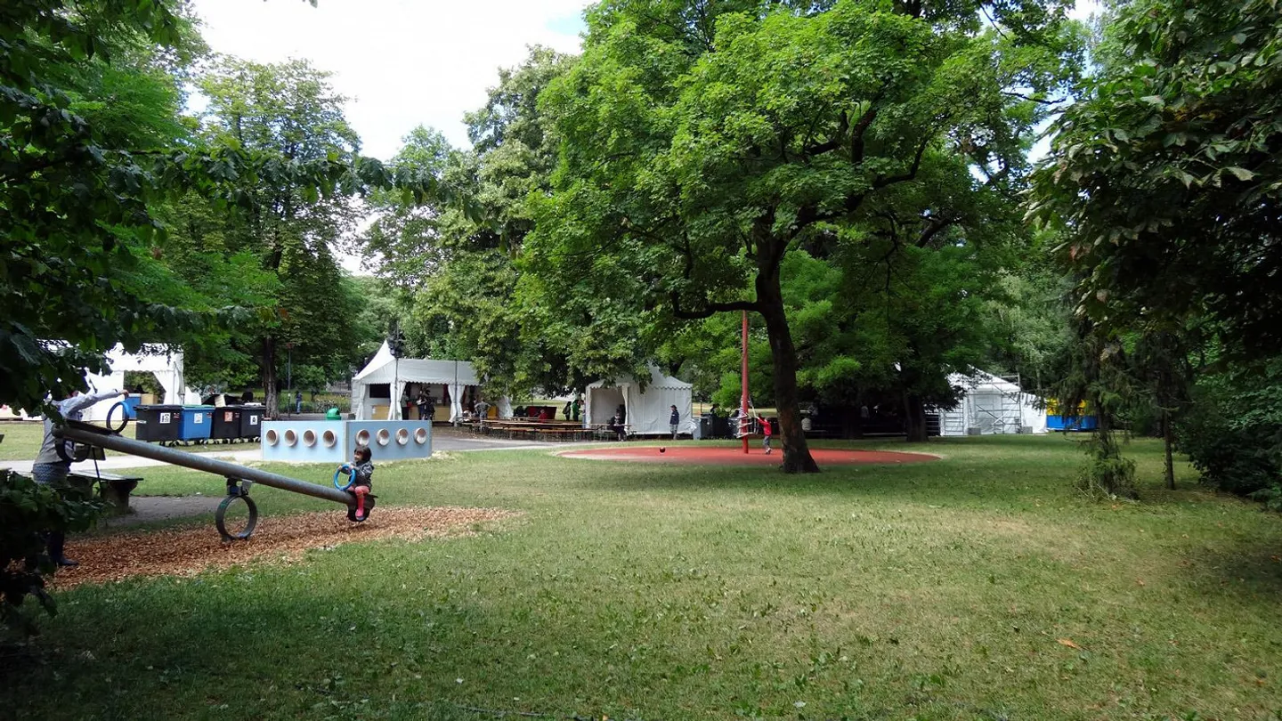 Modern furnished flat 4.5 rooms in Geneva center, easy access to all - Photo 10 of 11