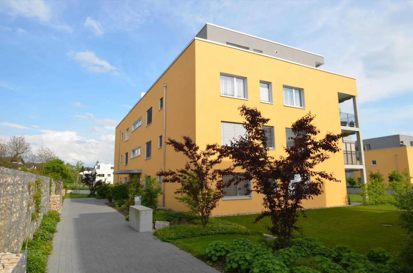 Modernes Apartment mit Balkon - Foto 2 von 6