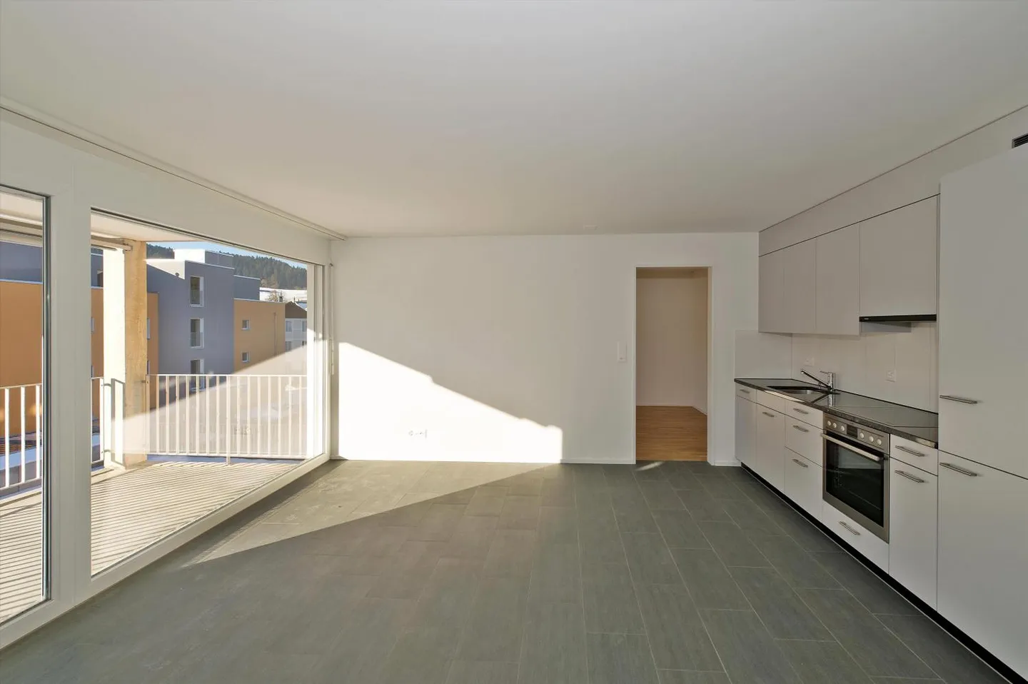 Modernes Apartment mit Balkon - Foto 3 von 6