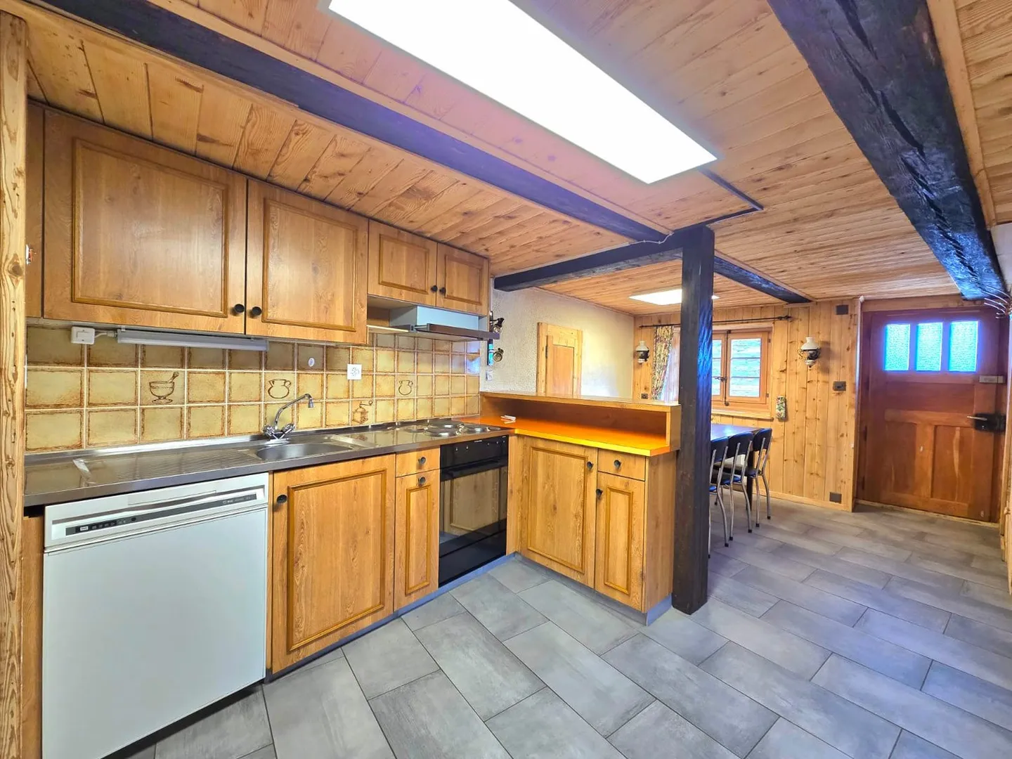 Appartement charmant avec 4 pièces et cheminée à Suen (Saint-Martin), Val d'Hérens - Photo 6 sur 15