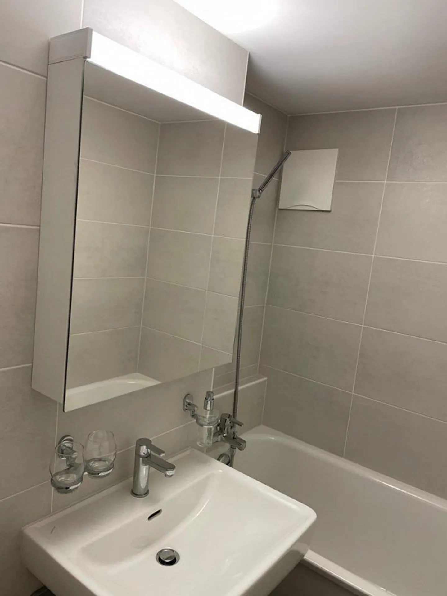 Appartamento mansardato di 1,5 stanze all'ultimo piano (NESSUN ASCENSORE) - Foto 3 di 4