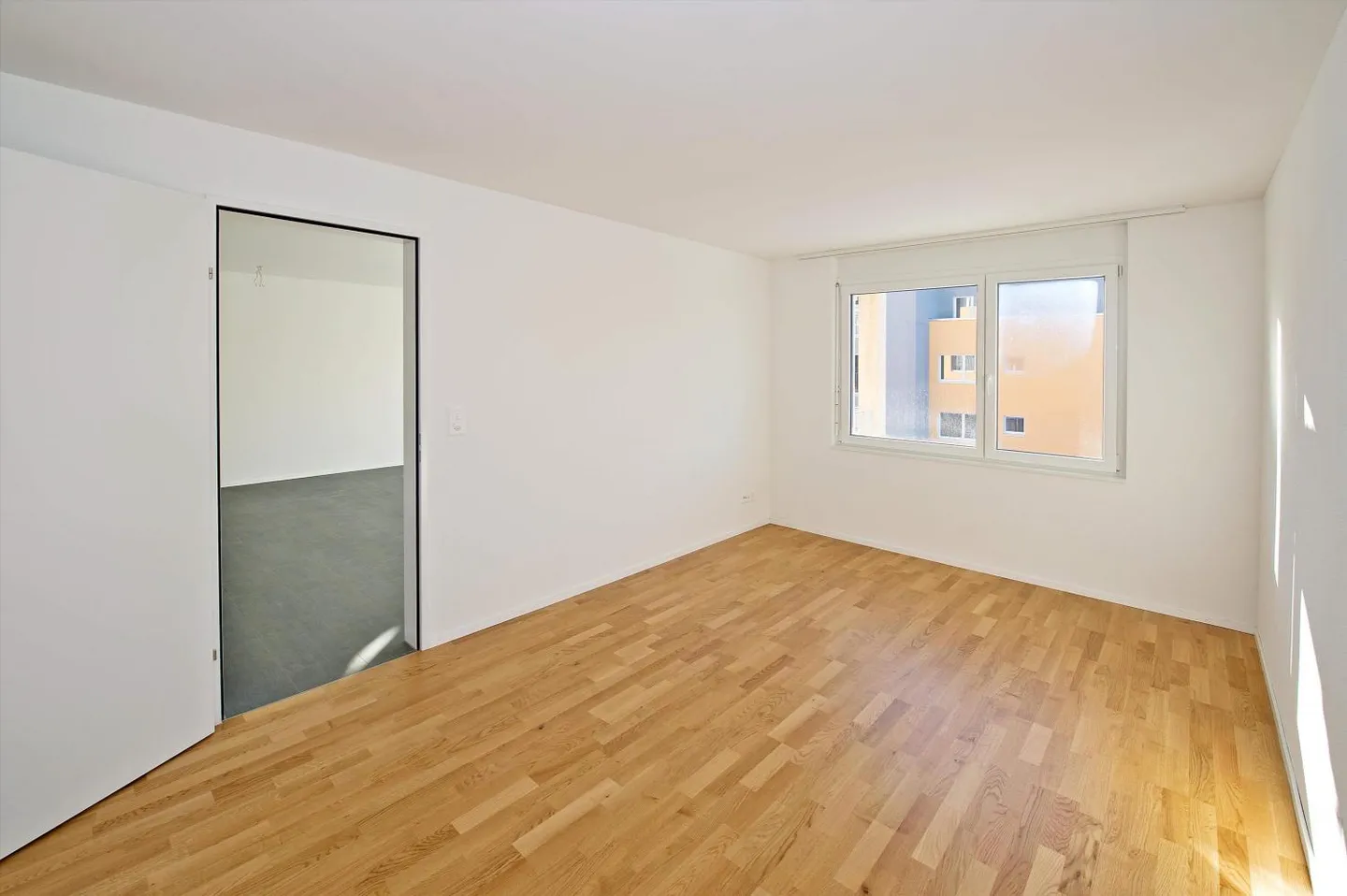 Modernes Apartment mit Balkon - Foto 5 von 6