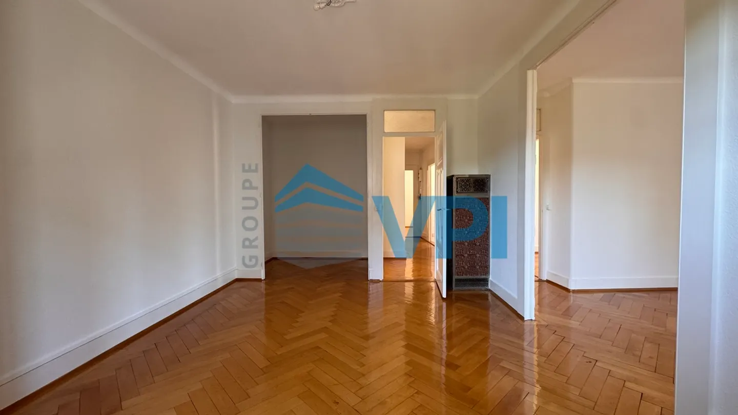 Appartement élégant de 5 pièces - Photo 2 sur 8