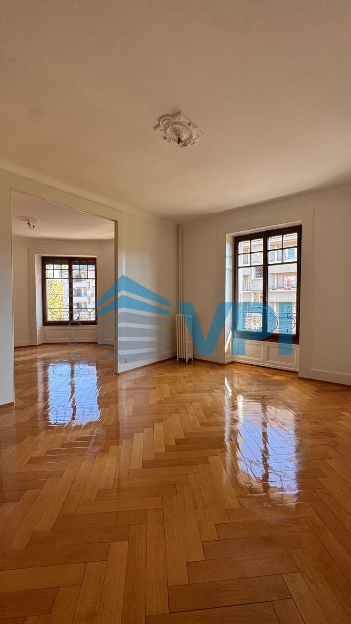 Appartement élégant de 5 pièces - Photo 3 sur 8