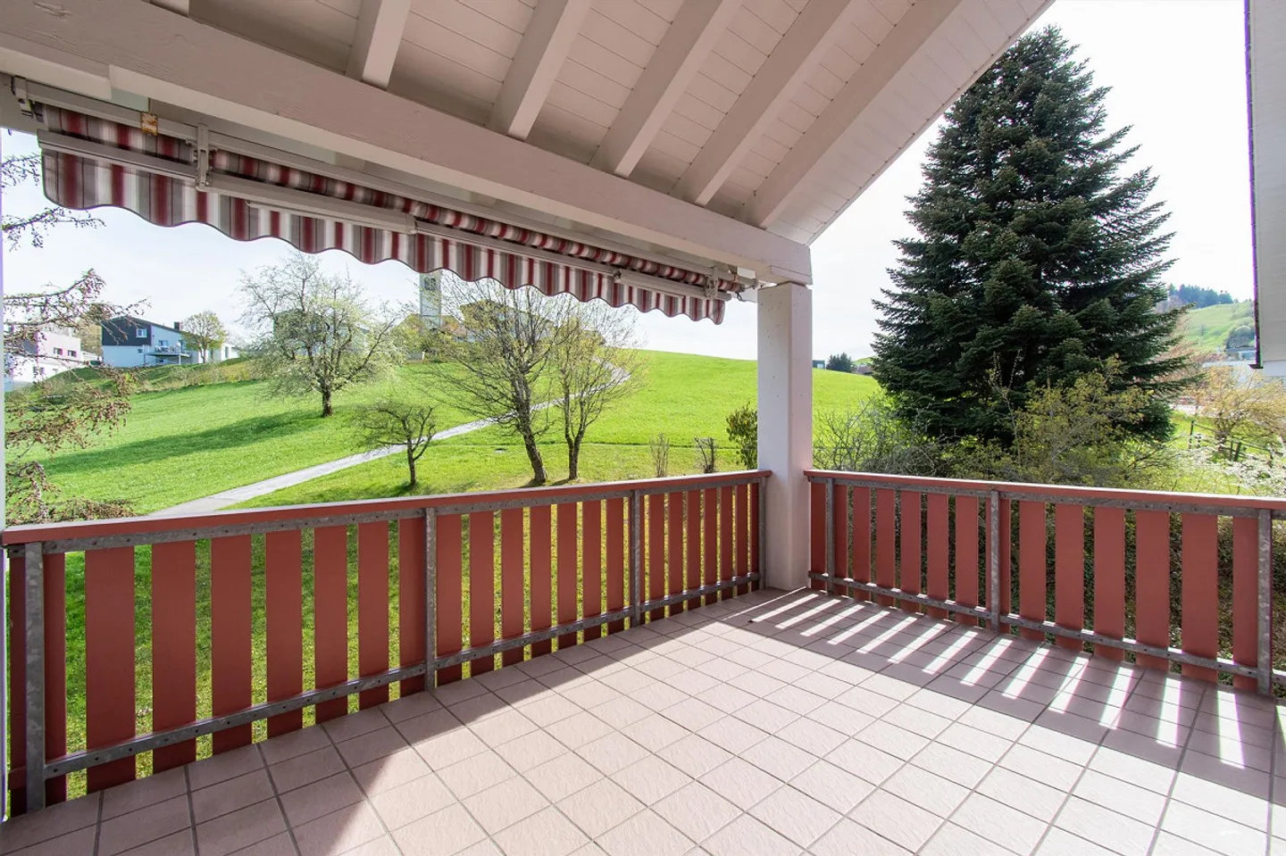 Appartamento maisonette attraente di 5,5 stanze con balcone - Foto 8 di 26