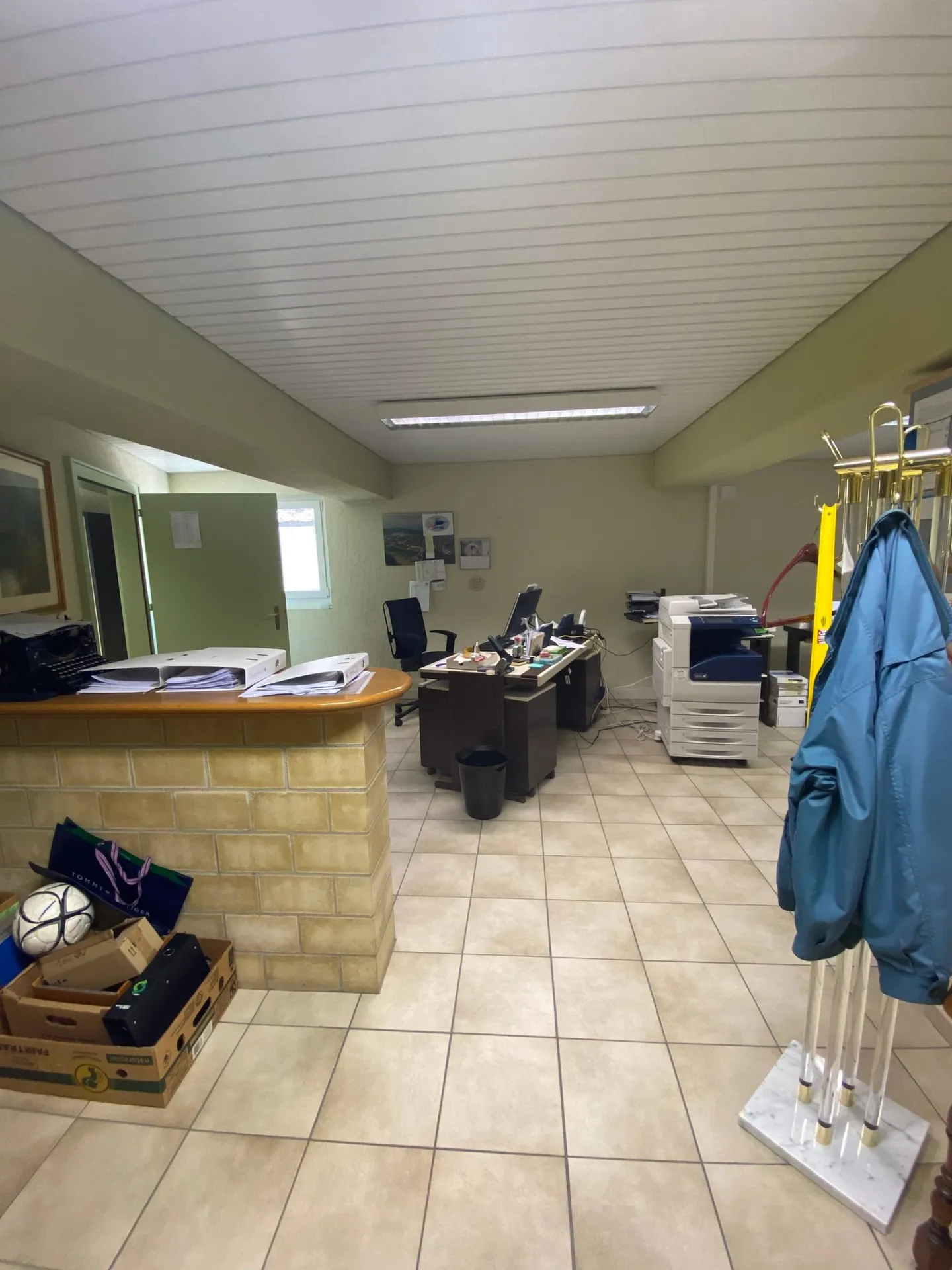 Locaux à louer, idéaux pour bureau / salon de beauté - Photo 1 sur 11