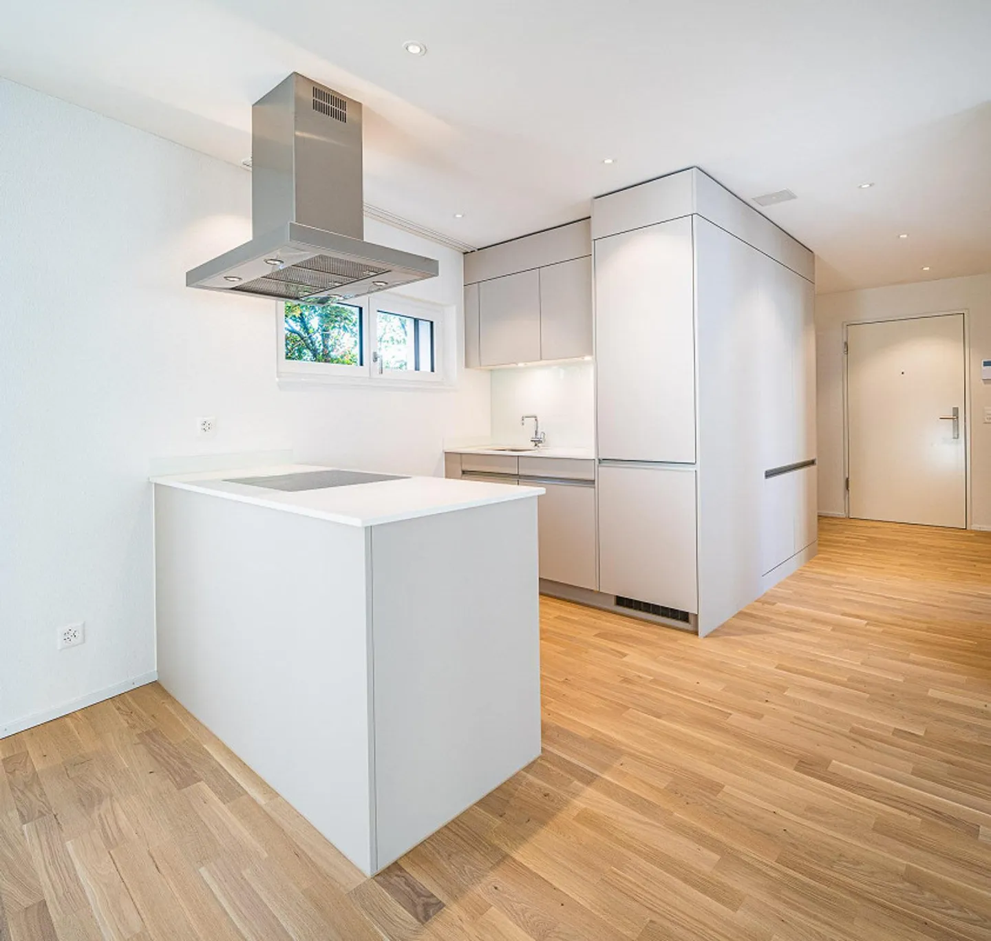 Modern 2.5-room apartment in the heart of Neuhausen! - Photo 2 of 11