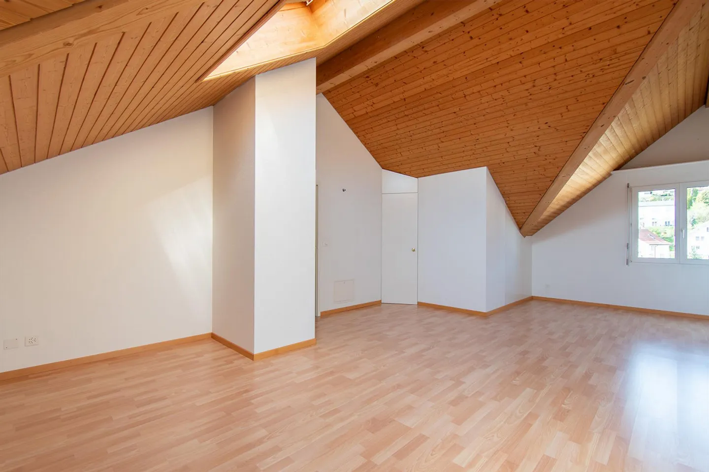 Appartamento maisonette attraente di 5,5 stanze con balcone - Foto 19 di 26