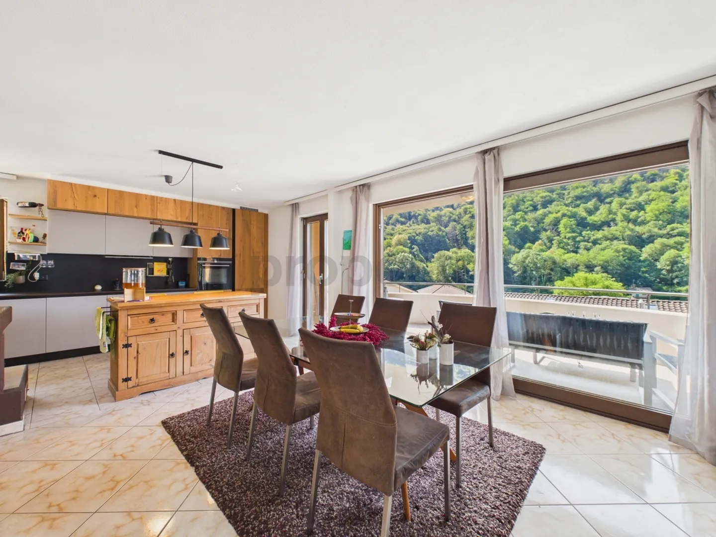 Exclusive villa with pool, large garden and beach access - Photo 4 of 10