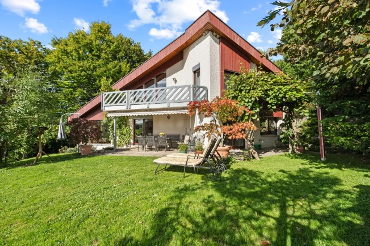 Bijou architectural sur presque 1 000 m² de terrain - Photo 1 sur 8