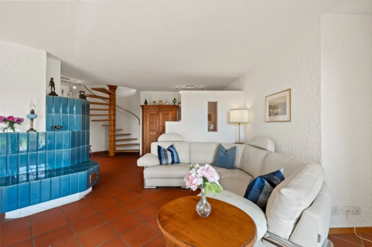 Bijou architectural sur presque 1 000 m² de terrain - Photo 2 sur 8