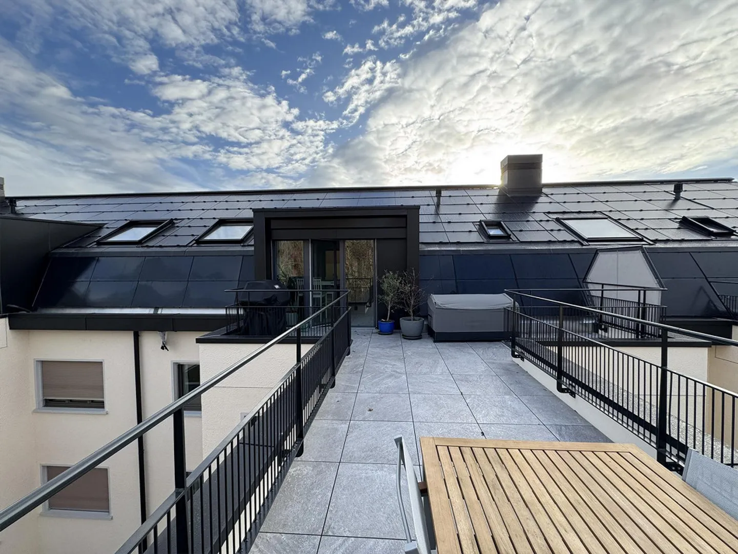 Freshly renovated 4.5-room apartment in a central location - Photo 4 of 15