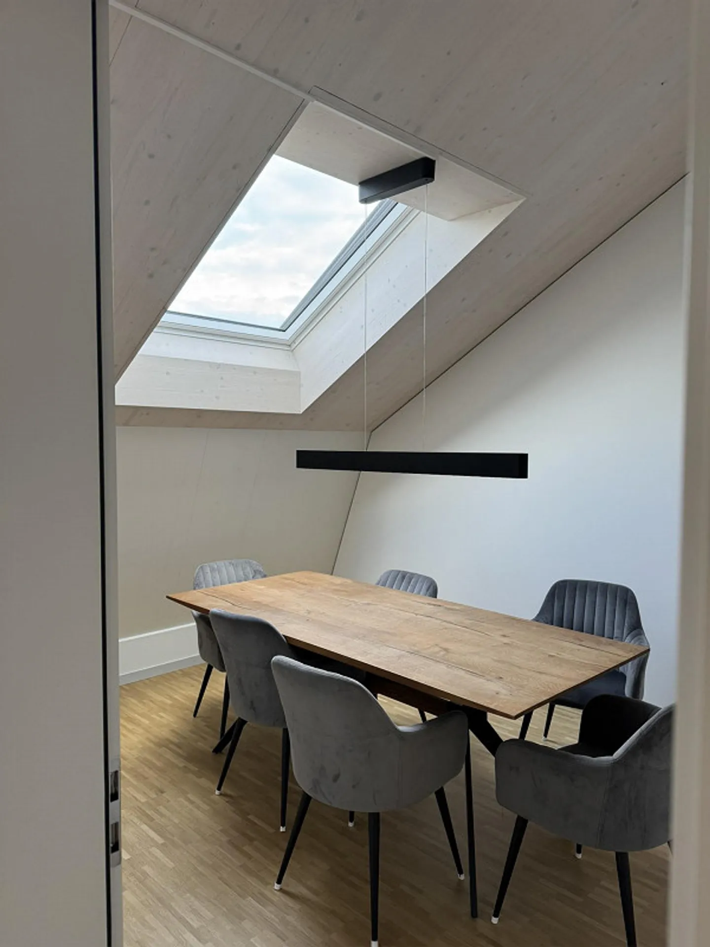 Freshly renovated 4.5-room apartment in a central location - Photo 5 of 15