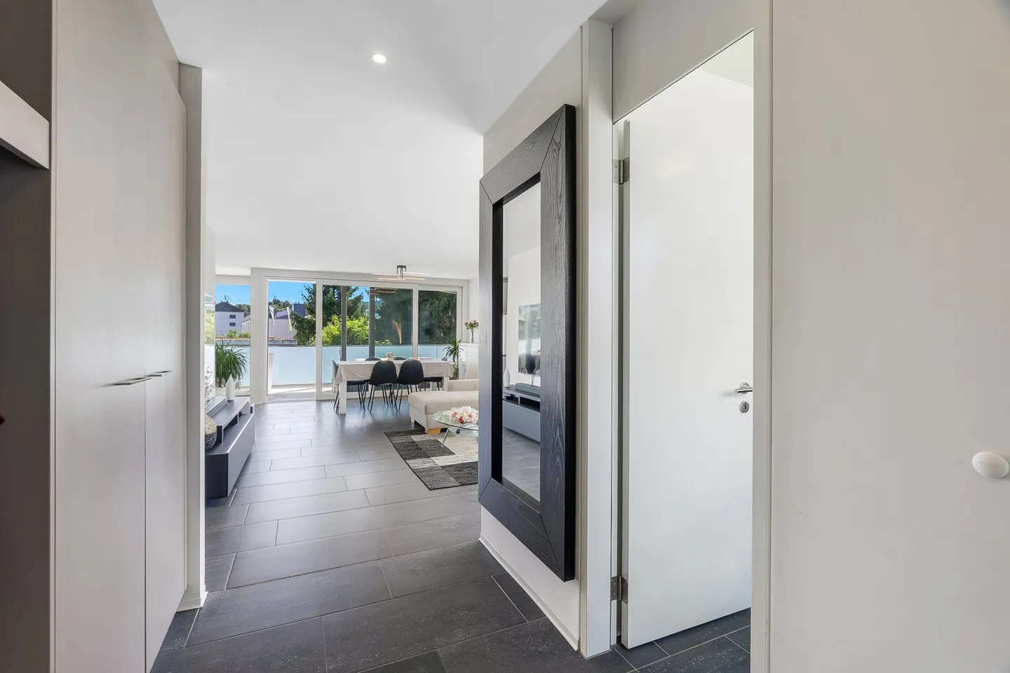 Più spazio per vivere: Ampio appartamento di 4,5 stanze con balcone di 61 m2 - Foto 8 di 12