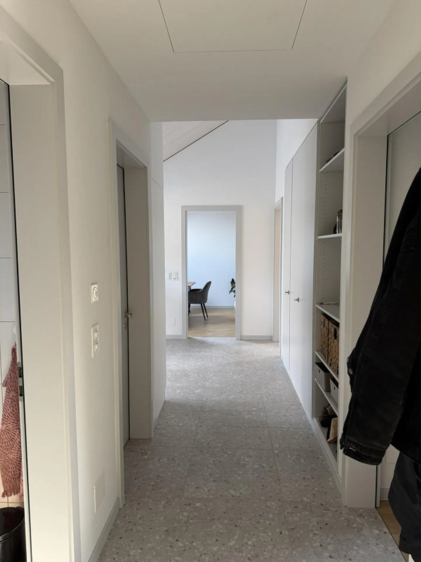 Freshly renovated 4.5-room apartment in a central location - Photo 7 of 15
