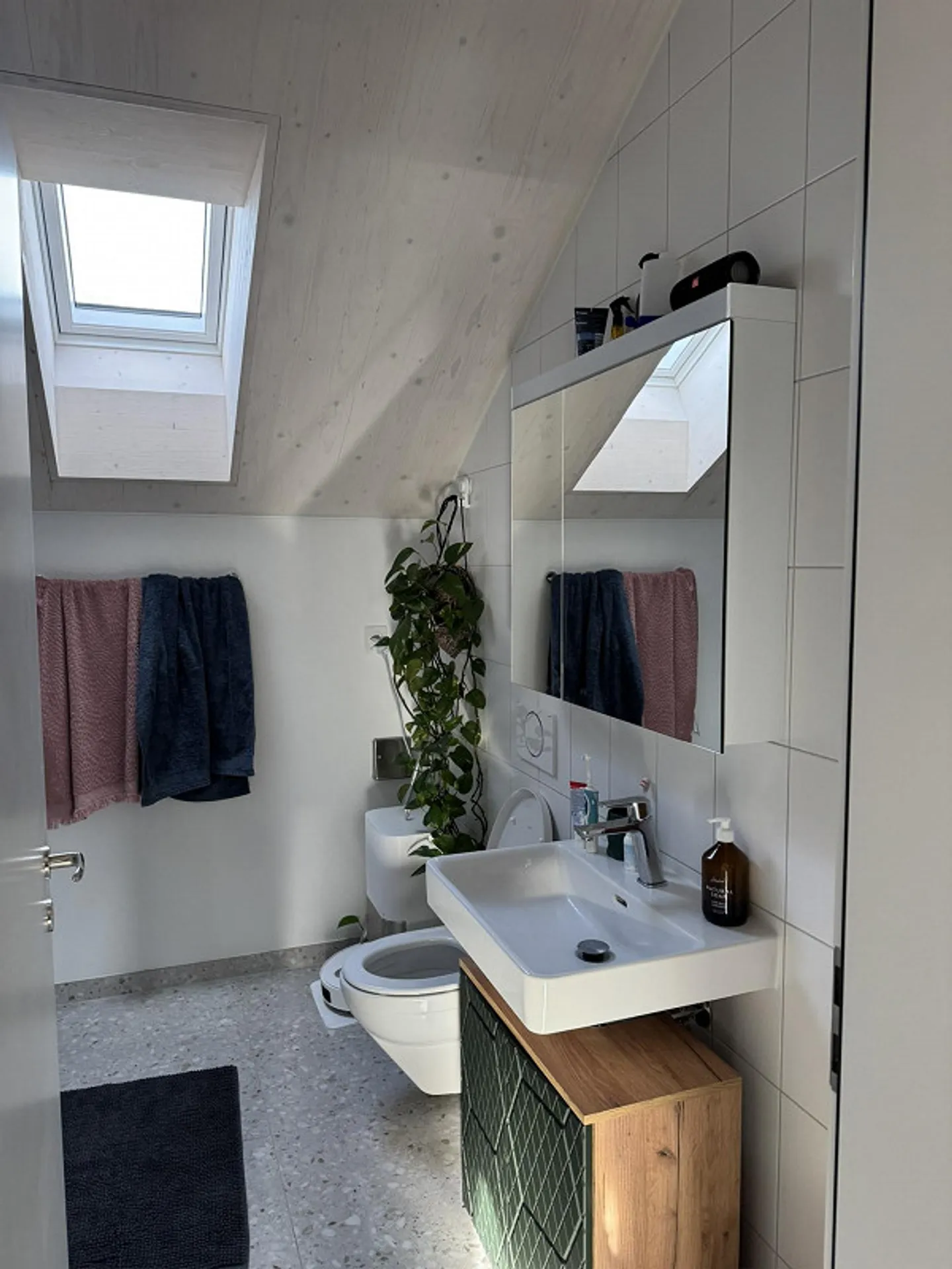 Freshly renovated 4.5-room apartment in a central location - Photo 8 of 15